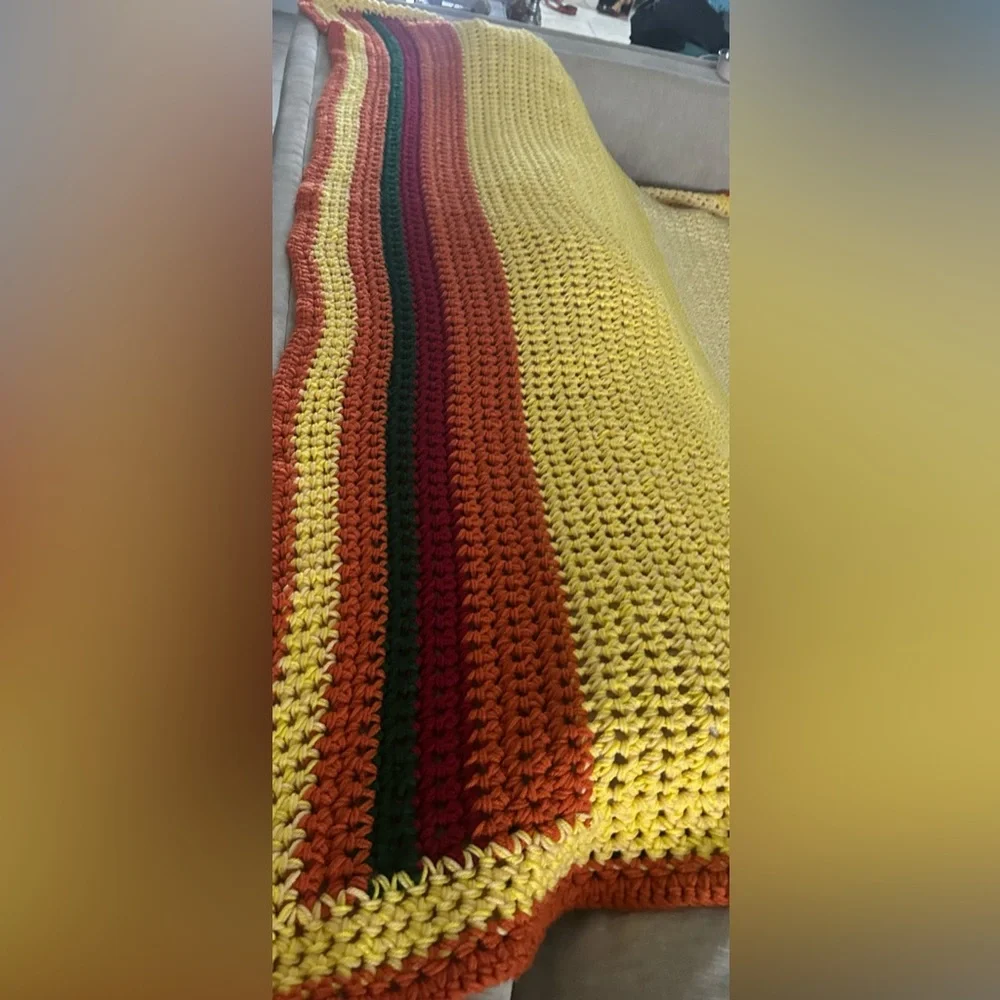 🧶Vintage‎ Handmade Crochet Blanket in Groovy 1970s Color🧶